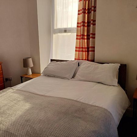 Queens Rooms بورثمادوج الغرفة الصورة