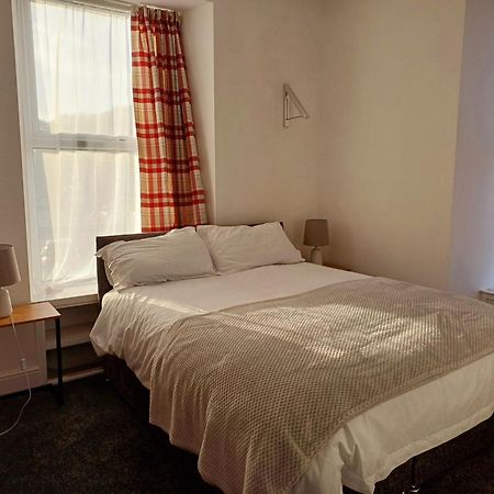 Queens Rooms بورثمادوج الغرفة الصورة