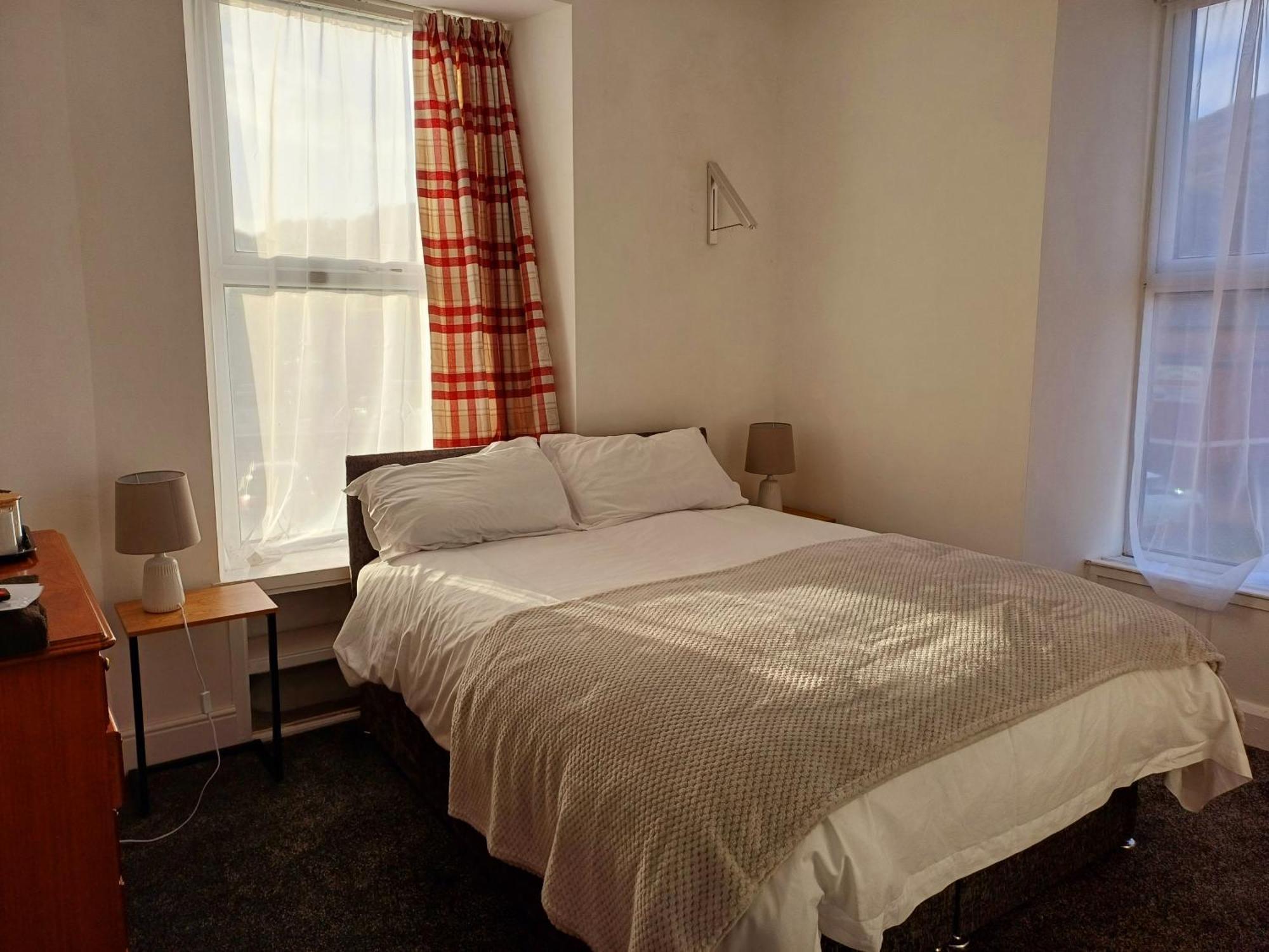 Queens Rooms بورثمادوج الغرفة الصورة